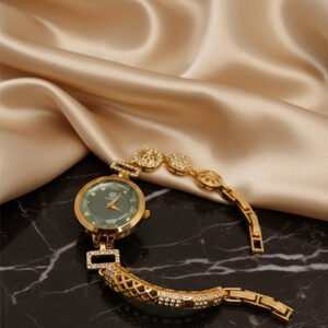 womens-luxurious-gold-bangle-watch
