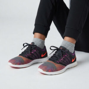 nike-womens-black-orange-running-sneakers